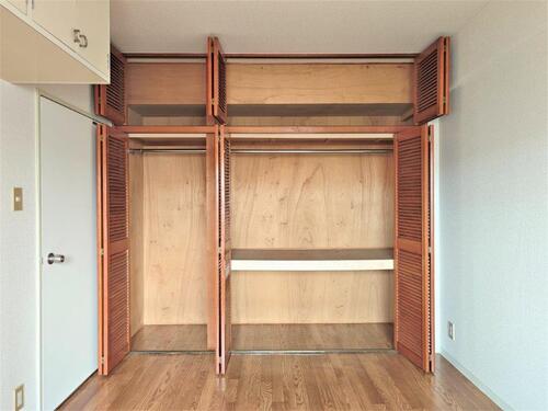 収納　洋室5.9畳の物入