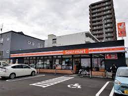 コンビニ　セイコーマート白石駅北口店（コンビニ）まで111m