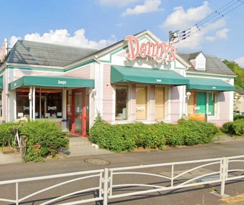 飲食店　デニーズ（飲食店）まで747m