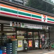 コンビニ　セブンイレブン四谷4丁目店（コンビニ）まで216m