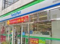 コンビニ　ファミリーマート四谷四丁目店（コンビニ）まで175m