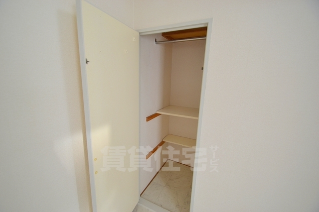 その他設備　洋室２の収納