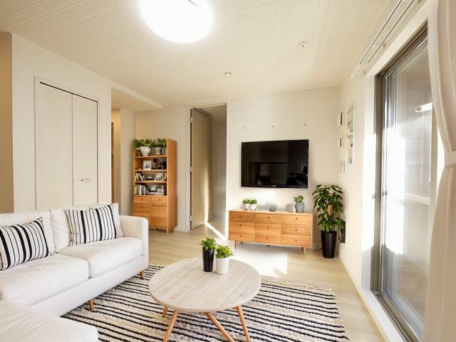 居室・リビング　CGで家具等を配置したもので家具等は含まれません