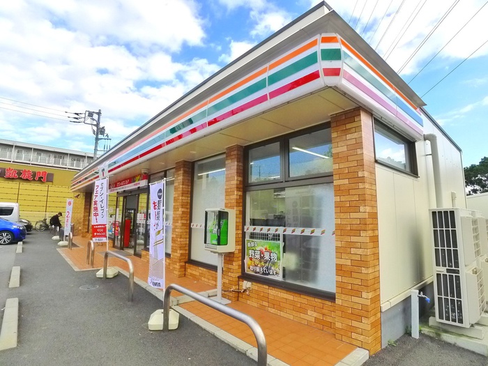 コンビニ　セブンイレブン（コンビニ）まで700m