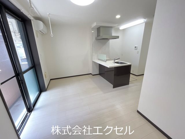 居室・リビング　日当たり良好の10.2畳の綺麗なリビング♪