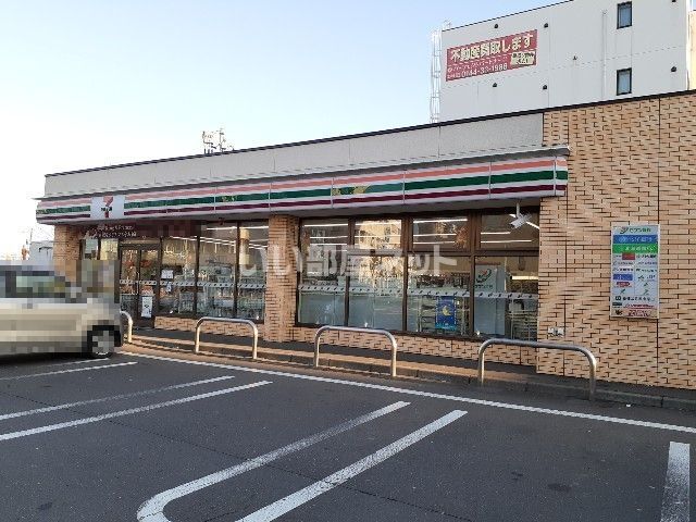コンビニ　セブンイレブン苫小牧栄町３丁目店（コンビニ）まで75m