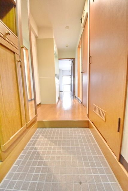 玄関　ゆとりある広さの玄関