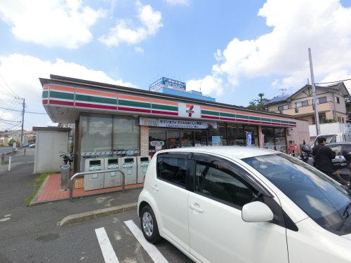 コンビニ　セブンーイレブン富里日吉倉店（コンビニ）まで500m