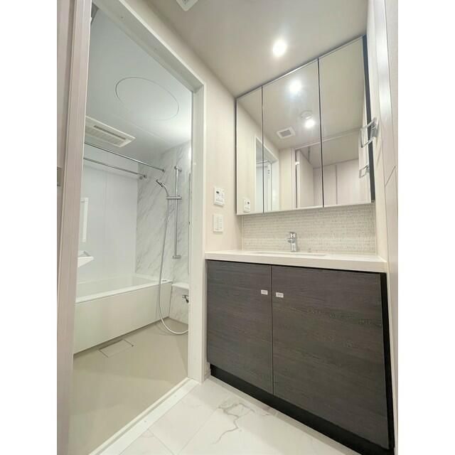 洗面設備　※別タイプ住戸です