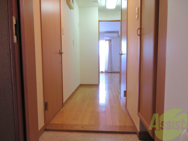 玄関　玄関からみたお部屋です。奥行きで広さが伝わるでしょうか。