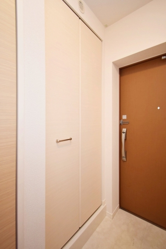 玄関　※別部屋のため、参考画像となります。