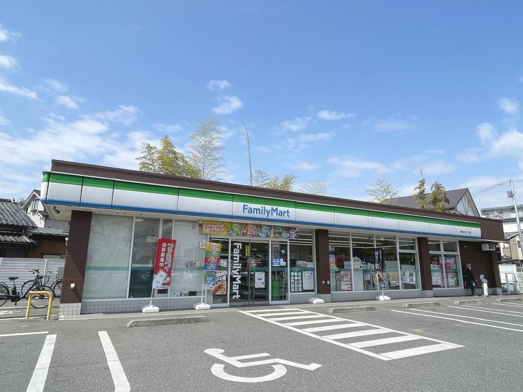 コンビニ　ファミリーマート 東狭山ヶ丘一丁目店（コンビニ）まで430m