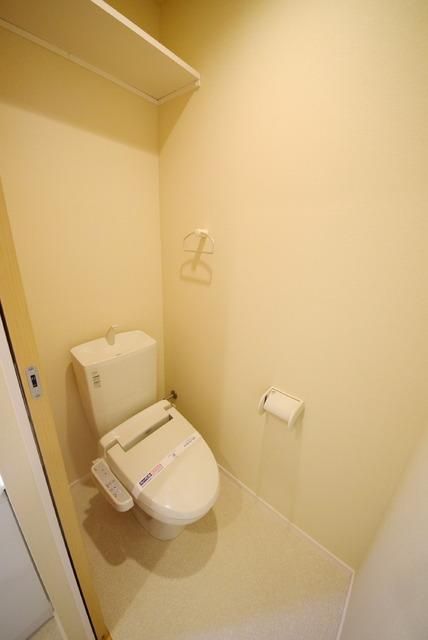 トイレ　★嬉しい温水洗浄便座付トイレです★