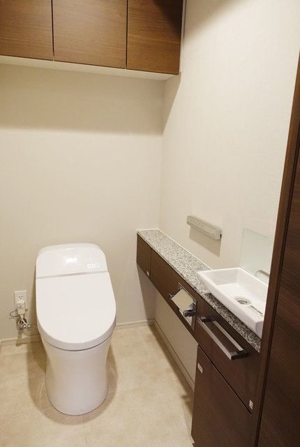 トイレ　※写真は同タイプ住戸です。