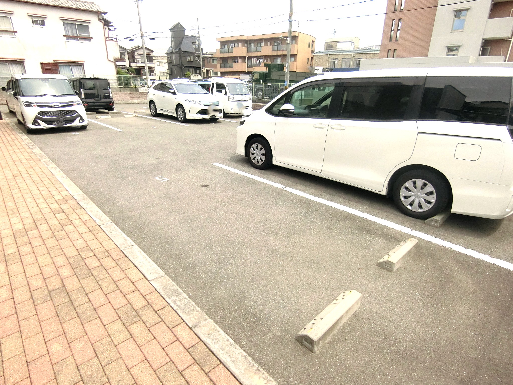 駐車場　敷地内に駐車場を完備です☆