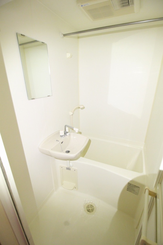 バス・シャワールーム　別の部屋の写真です