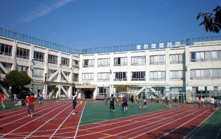 小学校　浜川小学校（小学校）まで748m