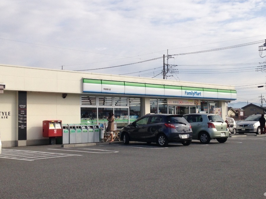 コンビニ　ファミリーマート甲府貢川店（コンビニ）まで483m