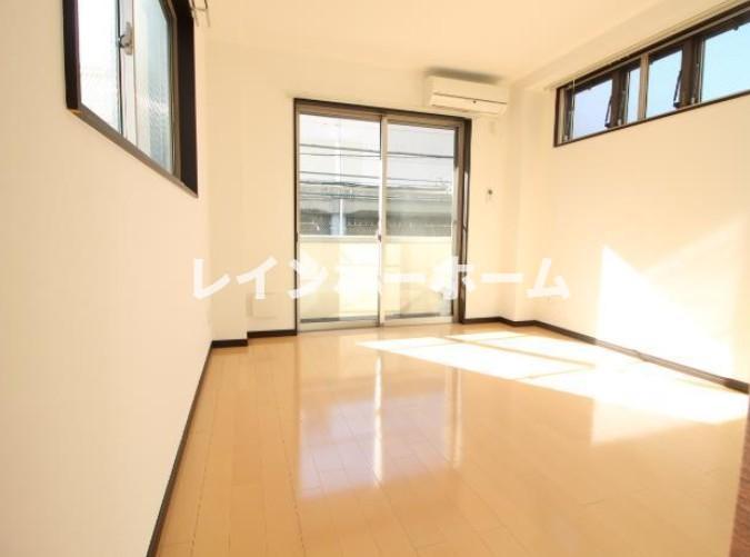 居室・リビング　ゆったり過ごせる居間です