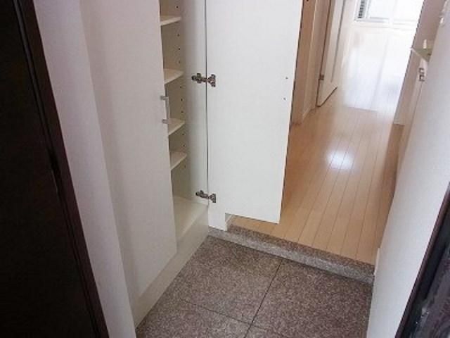 玄関　★玄関・下駄箱収納完備★