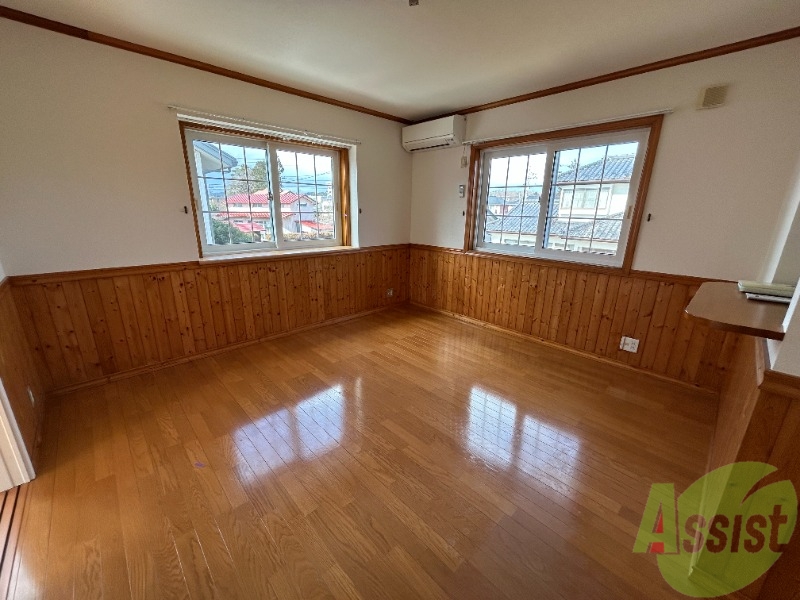 居室・リビング　１１．１帖のＬＤＫです。角部屋で二面採光のため明るいです。