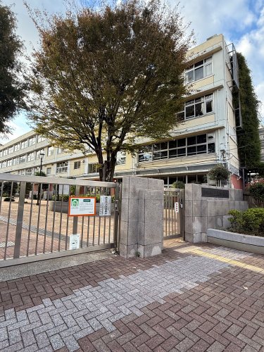 中学校　世田谷区立三宿中学校（中学校）まで658m