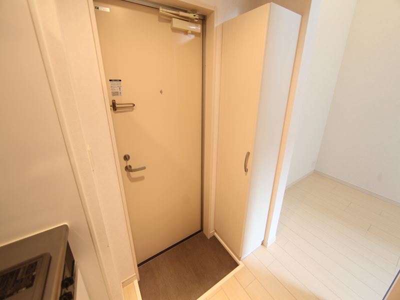 玄関　玄関　シューズボックス付（収納充実）