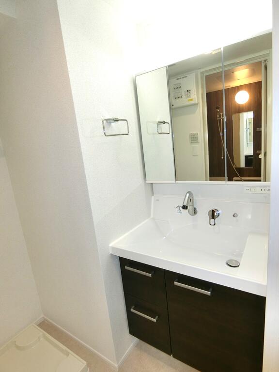 洗面設備　同型物件の写真です。