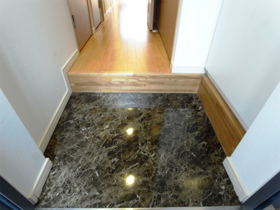 玄関　収納もある玄関です