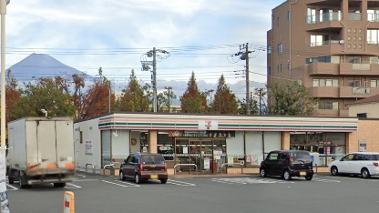 コンビニ　セブンイレブン（コンビニ）まで483m