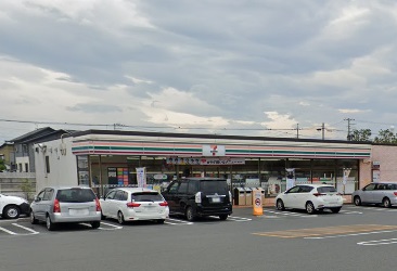 コンビニ　セブンイレブン（コンビニ）まで769m