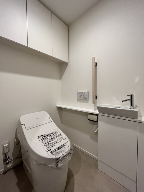 トイレ　※写真は同タイプ住戸です。