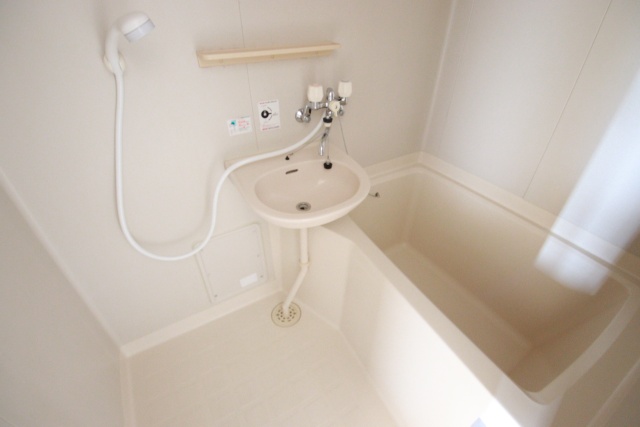 バス・シャワールーム　※別室の参考写真の為、現況優先です。