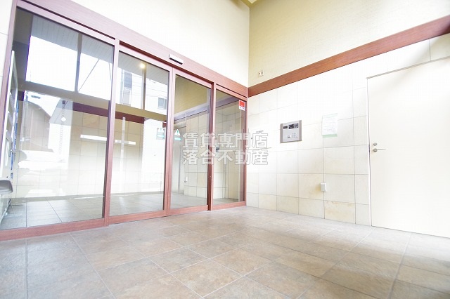 エントランス　オートロック付きで安心♪