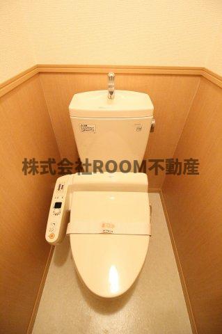 トイレ　落ち着いた色調のトイレです