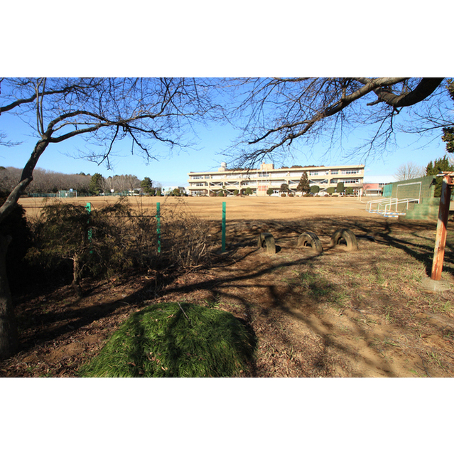 中学校　阿見町立朝日中学校（中学校）まで2348m