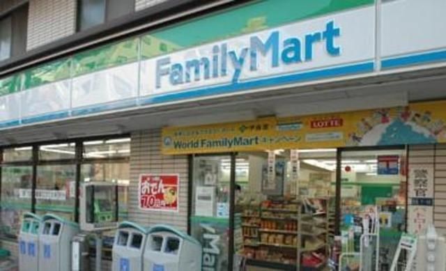 コンビニ　ファミリーマート（コンビニ）まで327m