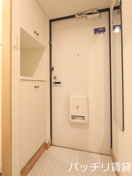 玄関　画像は別号室イメージの為、現況を優先いたします。
