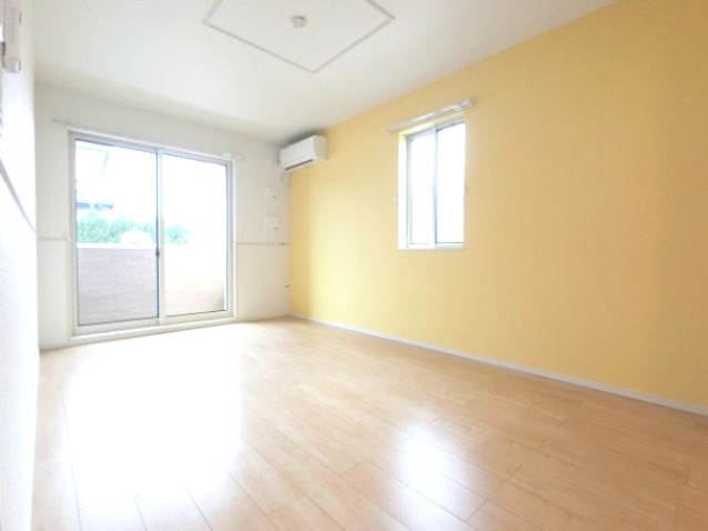 居室・リビング　※側窓はありません