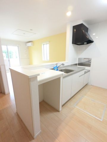キッチン　※側窓はありません