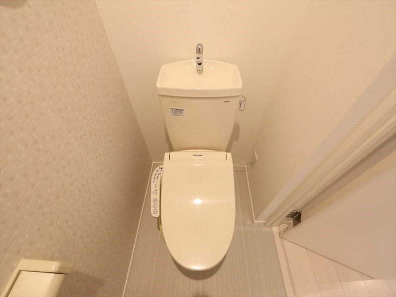 トイレ　温水洗浄暖房便座付トイレ　同仕様写真