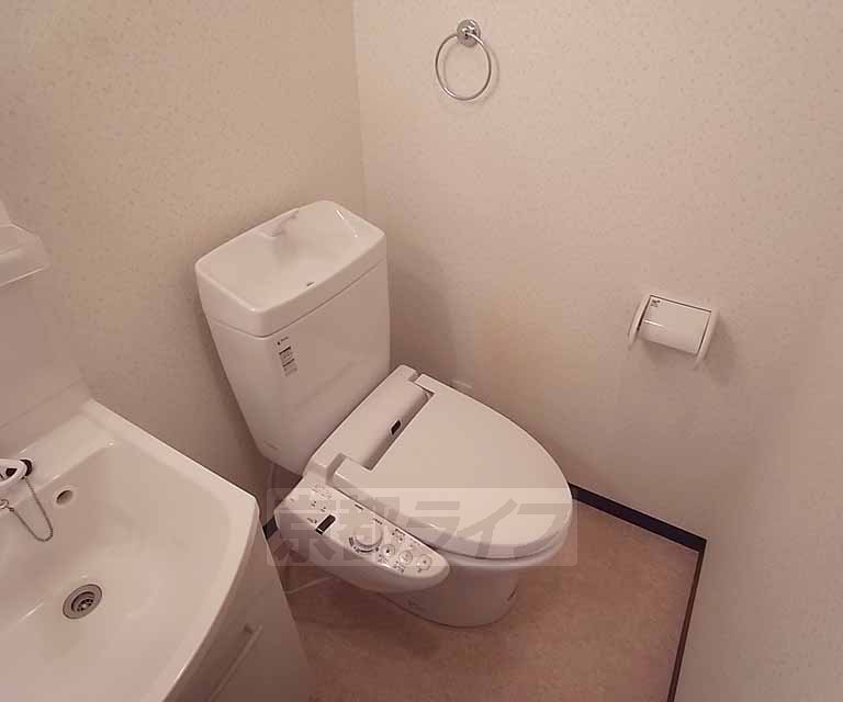 トイレ　ウォシュレット付きです