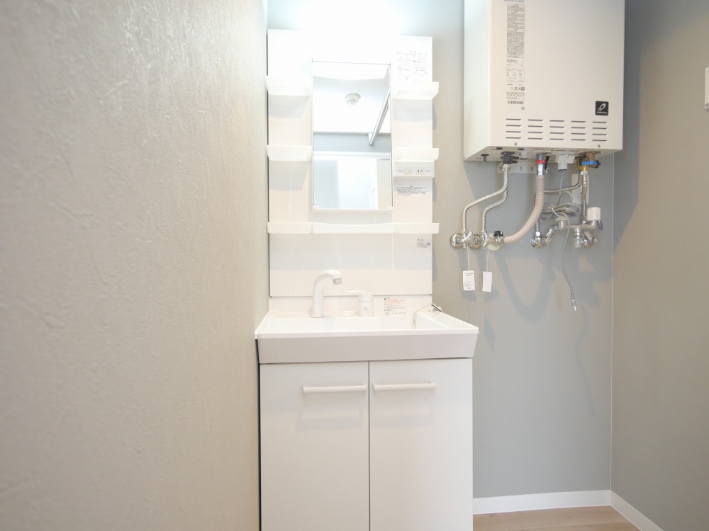 洗面設備　シャワードレッサー付きです！