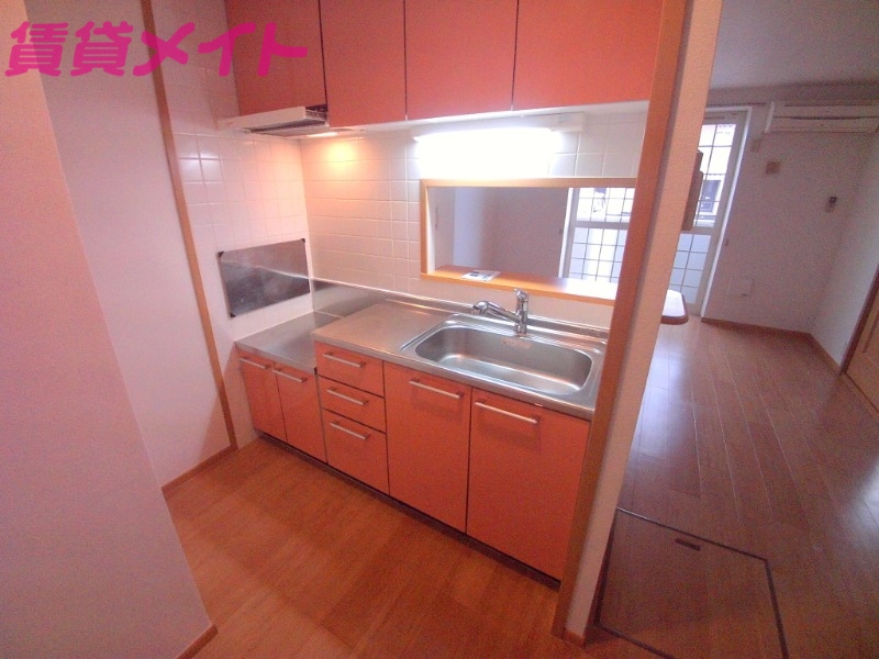 キッチン　別部屋反転参考写真です。