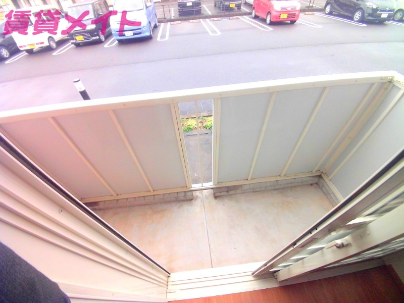 バルコニー　別部屋反転参考写真です。