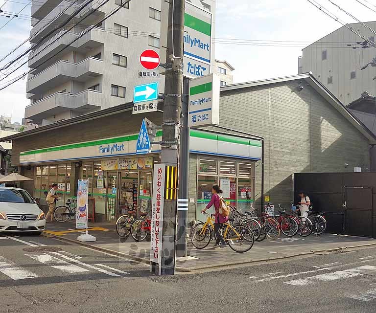 コンビニ　ファミリーマート 柳馬場押小路店（コンビニ）まで210m