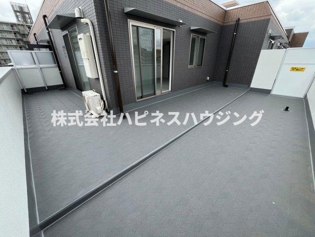 バルコニー　広々ルーフバルコニー