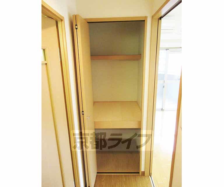 収納　廊下突き当たり！収納スペースもバッチリです