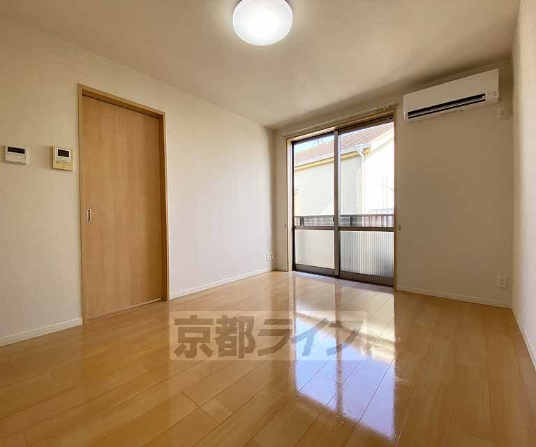 居室・リビング　落ち着いた雰囲気のお部屋です