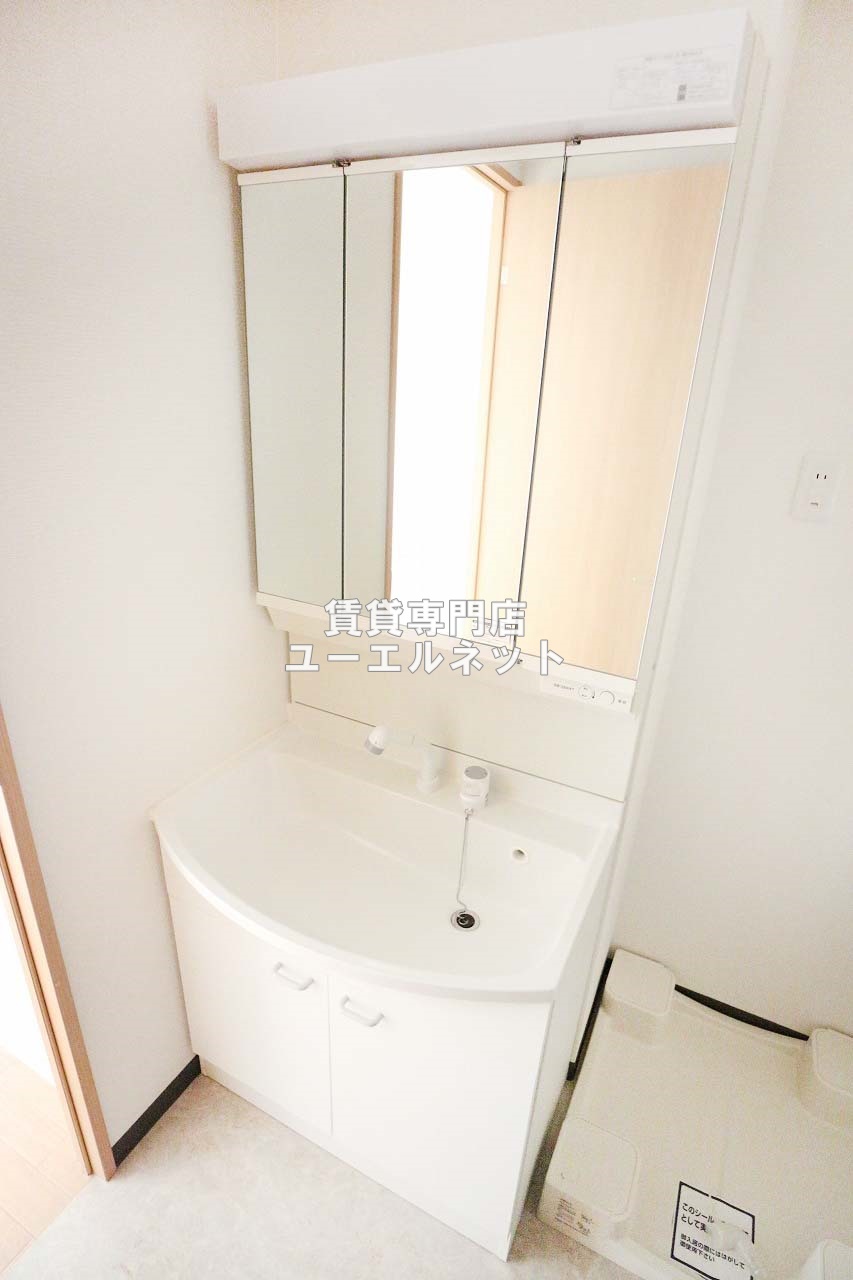 洗面設備　清潔感ある独立洗面台で毎日気持ちよく♪